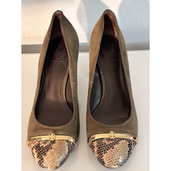 Tory Burch Shoes - Tory Burch Suede Snakeskin Cap Toe Pumps Size 8 Gold Logo Leather Sole Heels